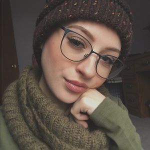 Meet your Posher, Olivia